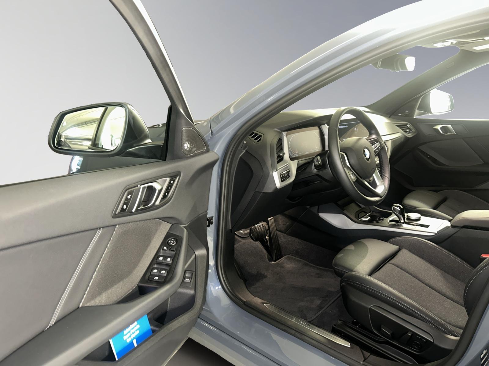 BMW 118i-image-11