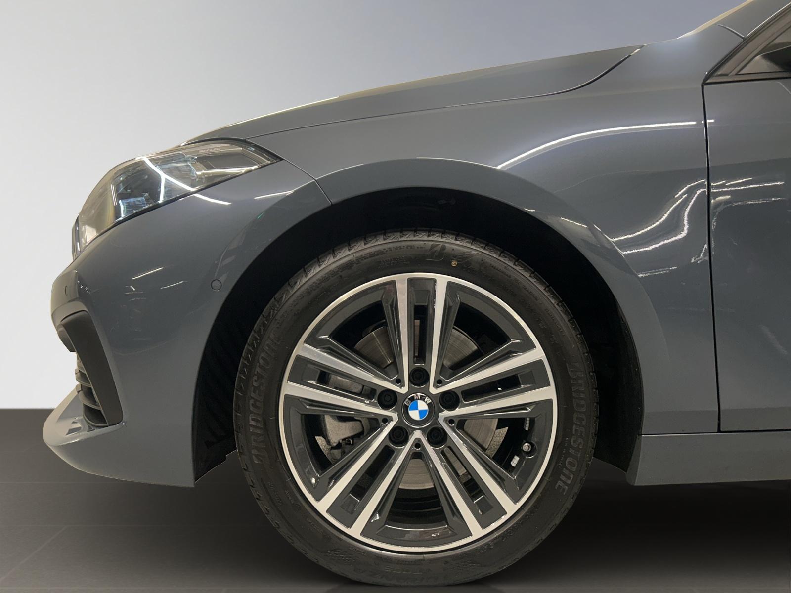 BMW 118i-image-8