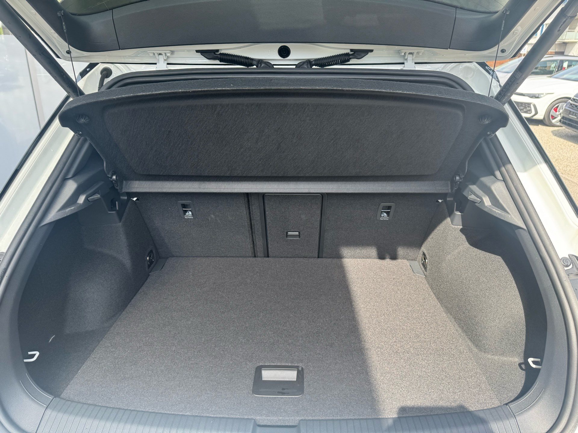 VW T-Roc R-LINE 4MOTION BLACK STYLE *** VOLLAUSSTATTUNG ***-image-10