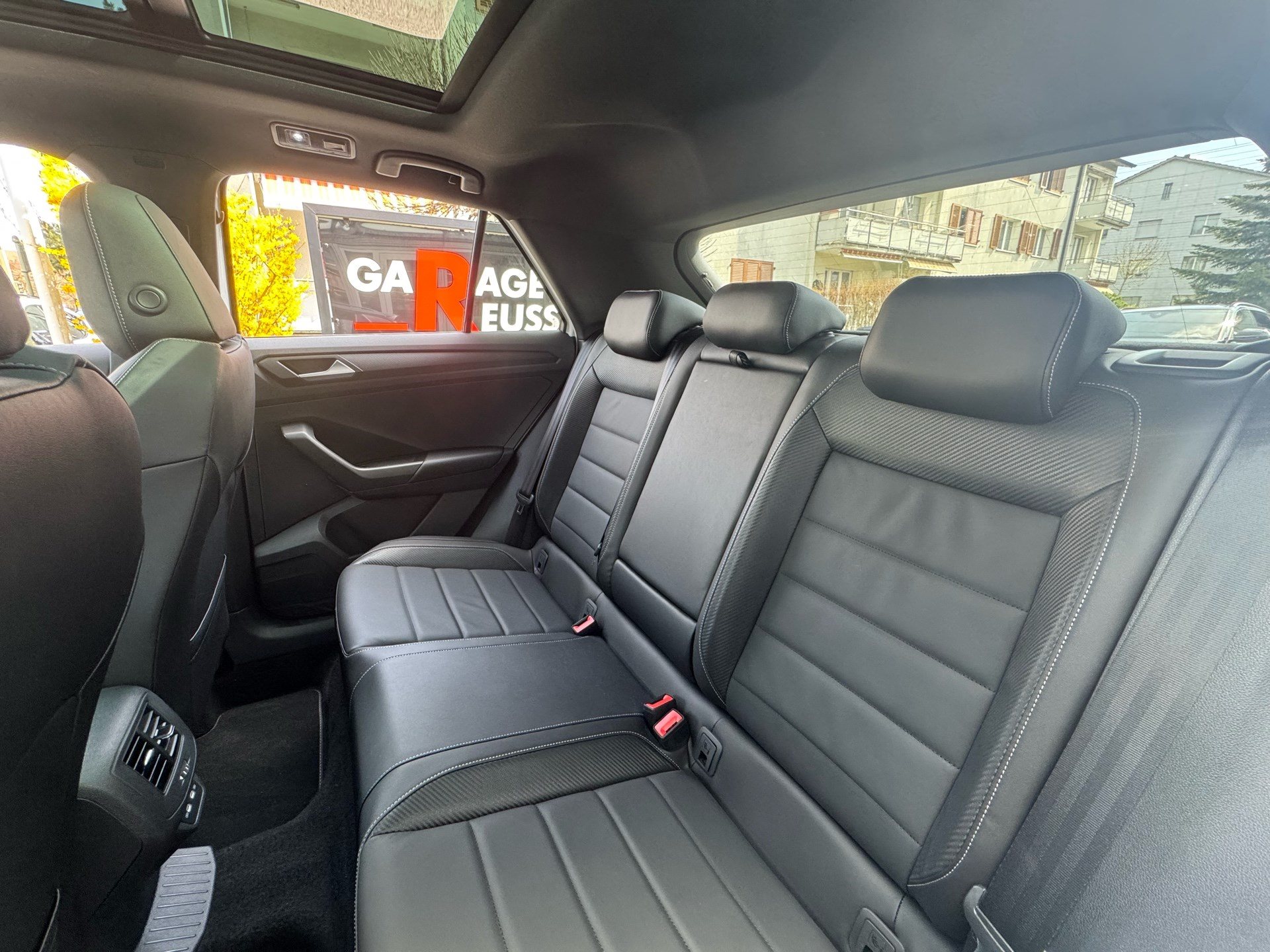 VW T-Roc R-LINE 4MOTION BLACK STYLE *** VOLLAUSSTATTUNG ***-image-9