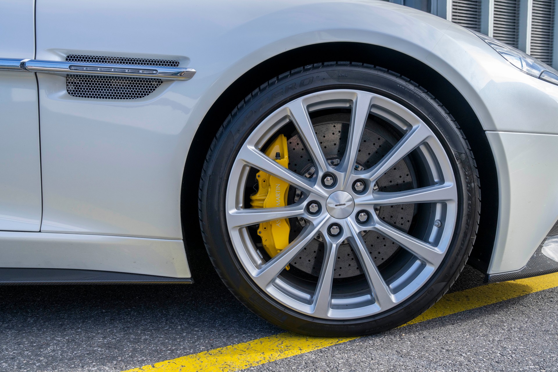 ASTON MARTIN Vanquish V12 5.9-48 Touchtronic 3-image-13
