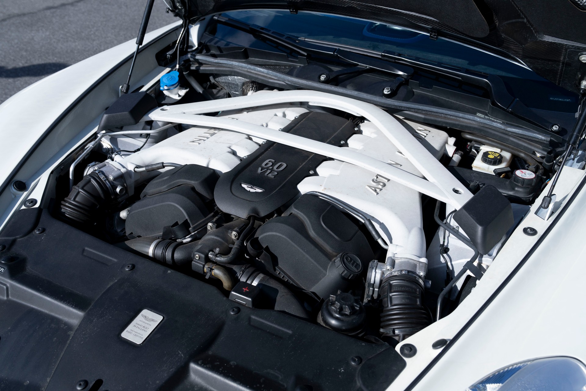 ASTON MARTIN Vanquish V12 5.9-48 Touchtronic 3-image-14