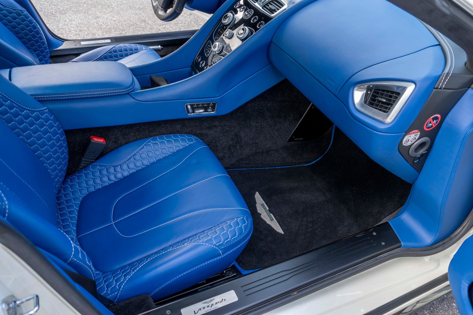 ASTON MARTIN Vanquish V12 5.9-48 Touchtronic 3-image-11