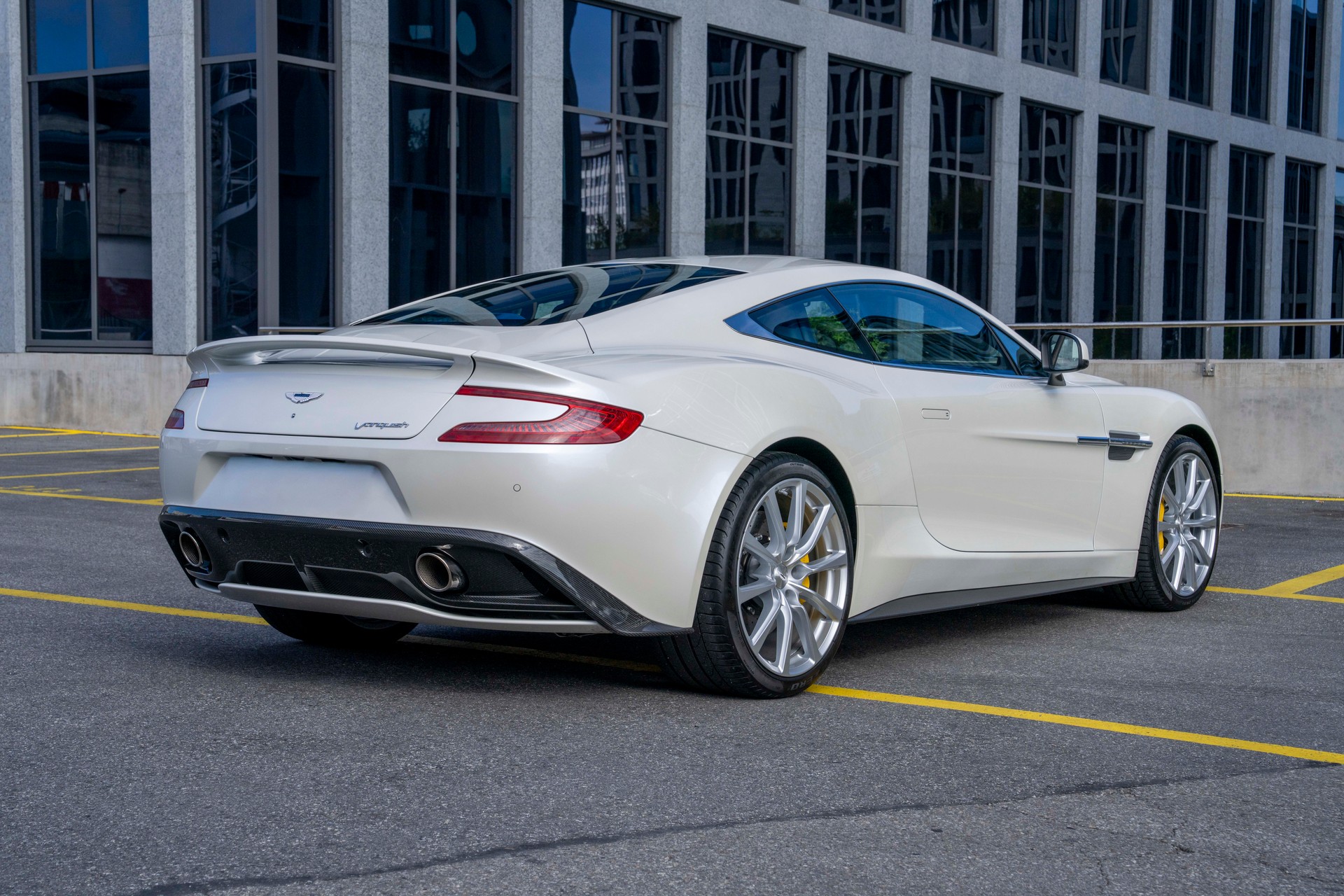 ASTON MARTIN Vanquish V12 5.9-48 Touchtronic 3-image-4