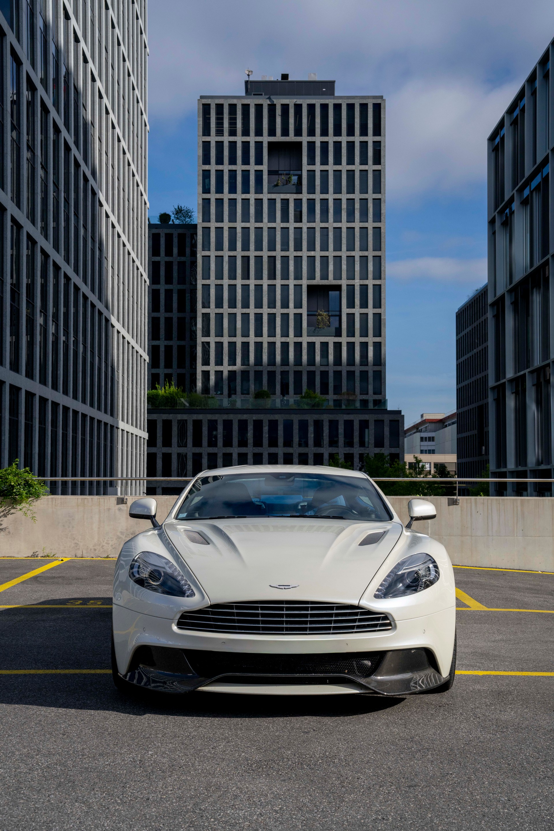 ASTON MARTIN Vanquish V12 5.9-48 Touchtronic 3-image-8
