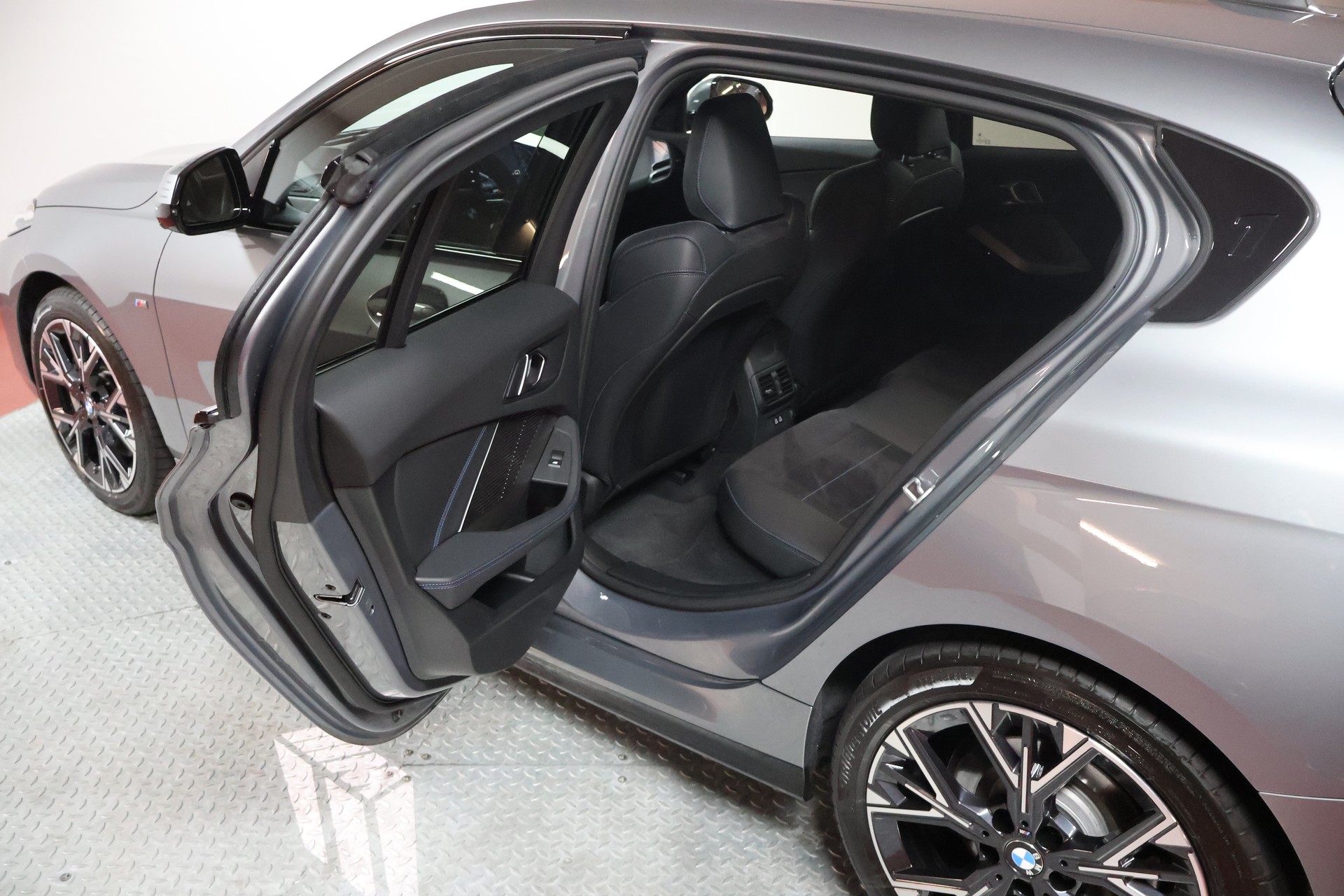 BMW 123 xDrive M Sport Steptronic-image-16
