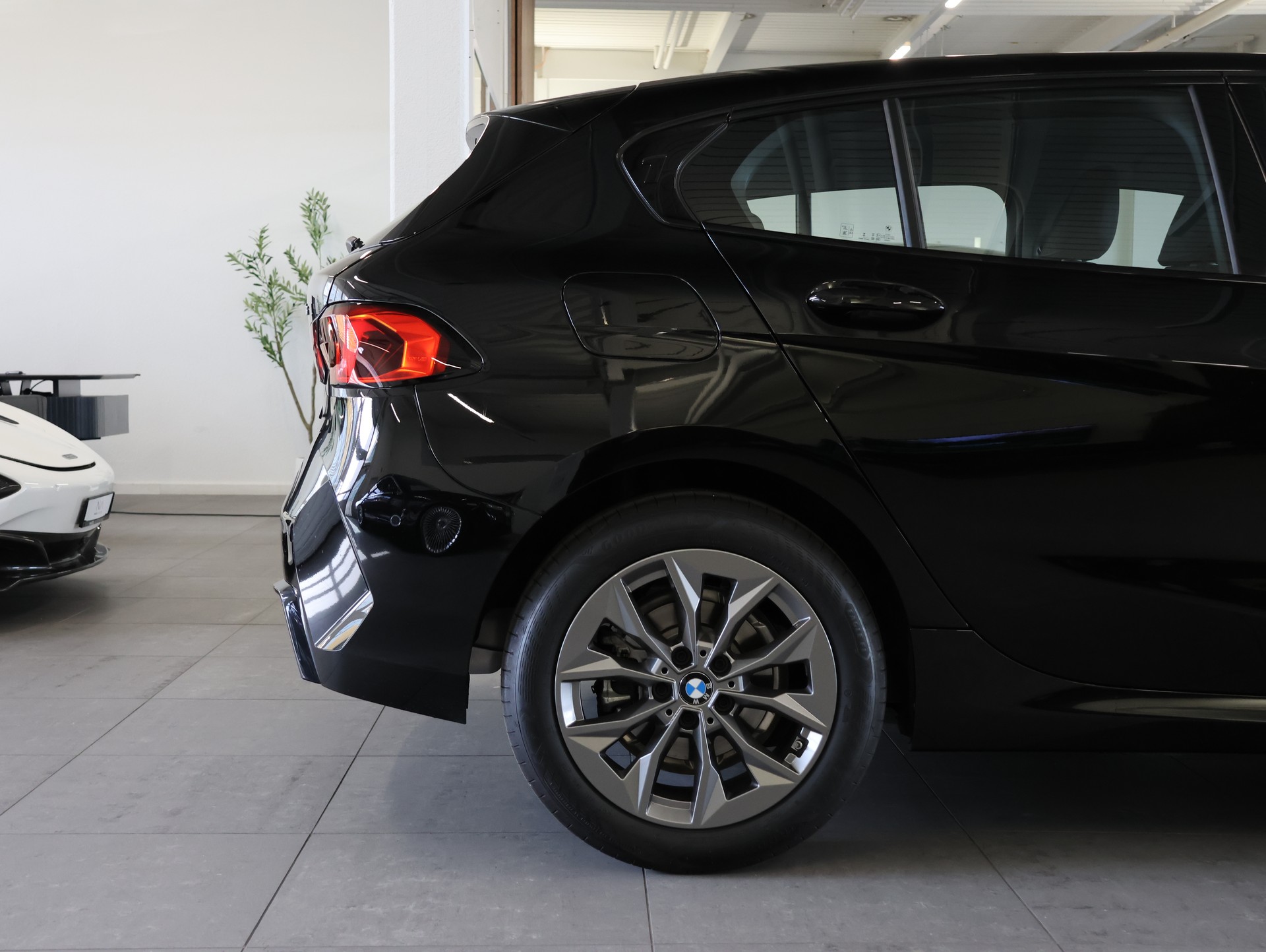 BMW 116 Steptronic M Sport *M-Packet* *Widescreen* *Parkassistent*-image-11