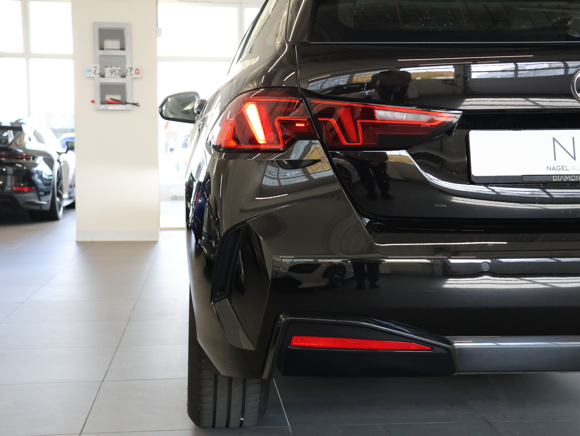 BMW 116 Steptronic M Sport *M-Packet* *Widescreen* *Parkassistent*-image-10
