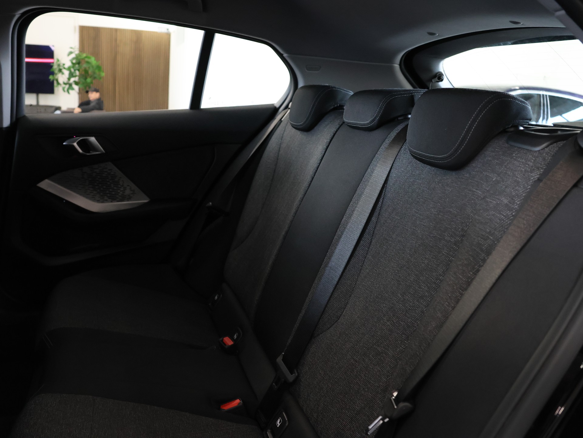 BMW 116 Steptronic M Sport *M-Packet* *Widescreen* *Parkassistent*-image-26