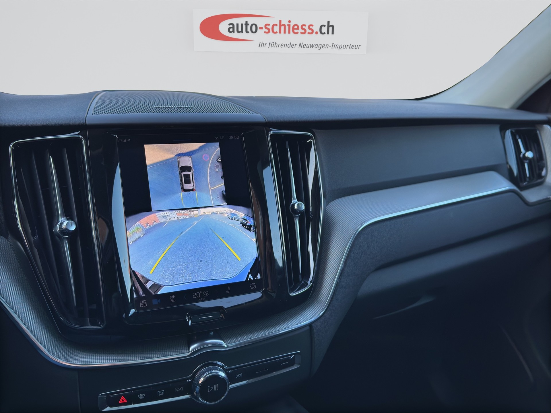 VOLVO XC60 B5 AWD Plus Dark Geartronic-image-13