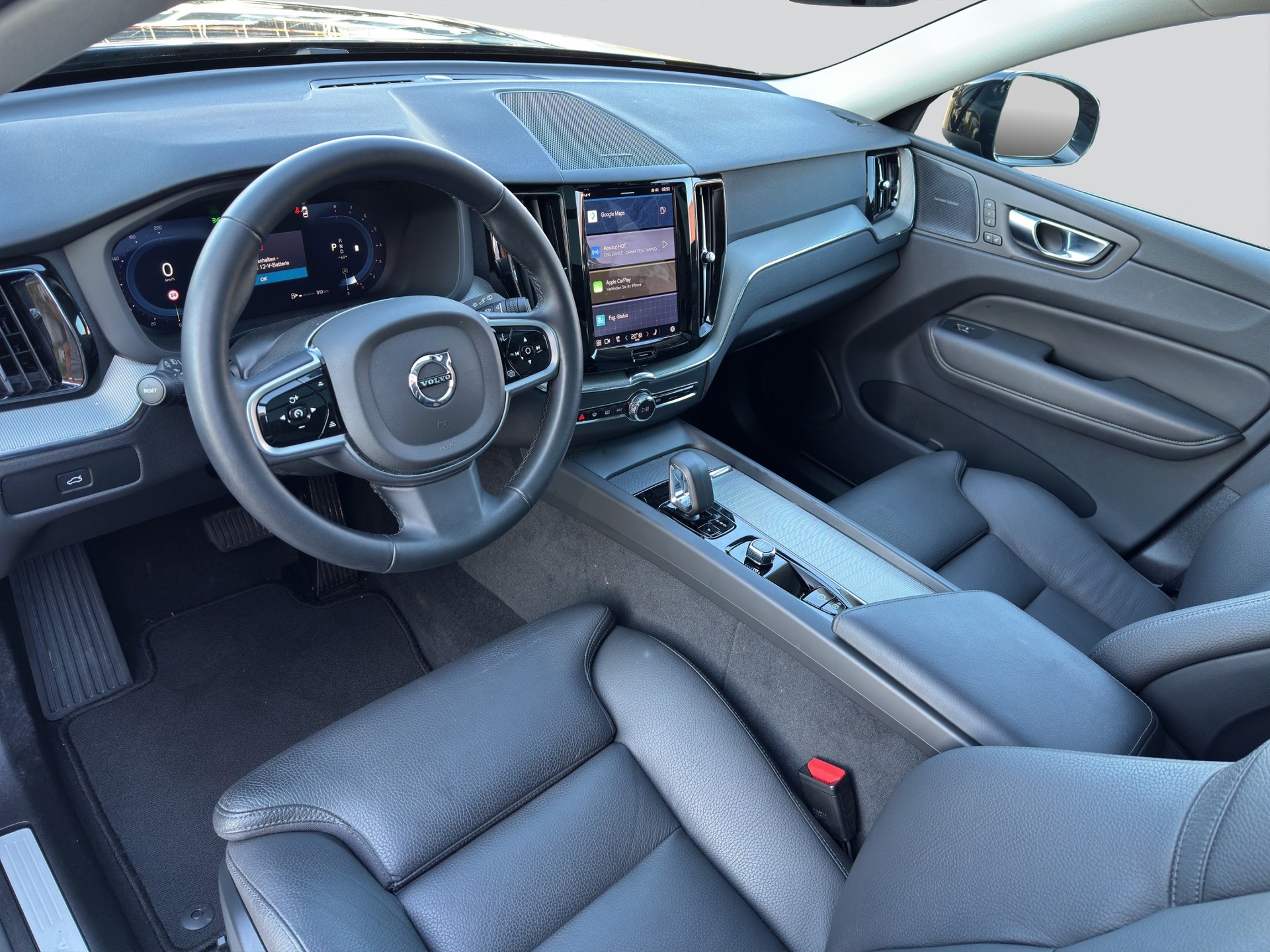 VOLVO XC60 B5 AWD Plus Dark Geartronic-image-6