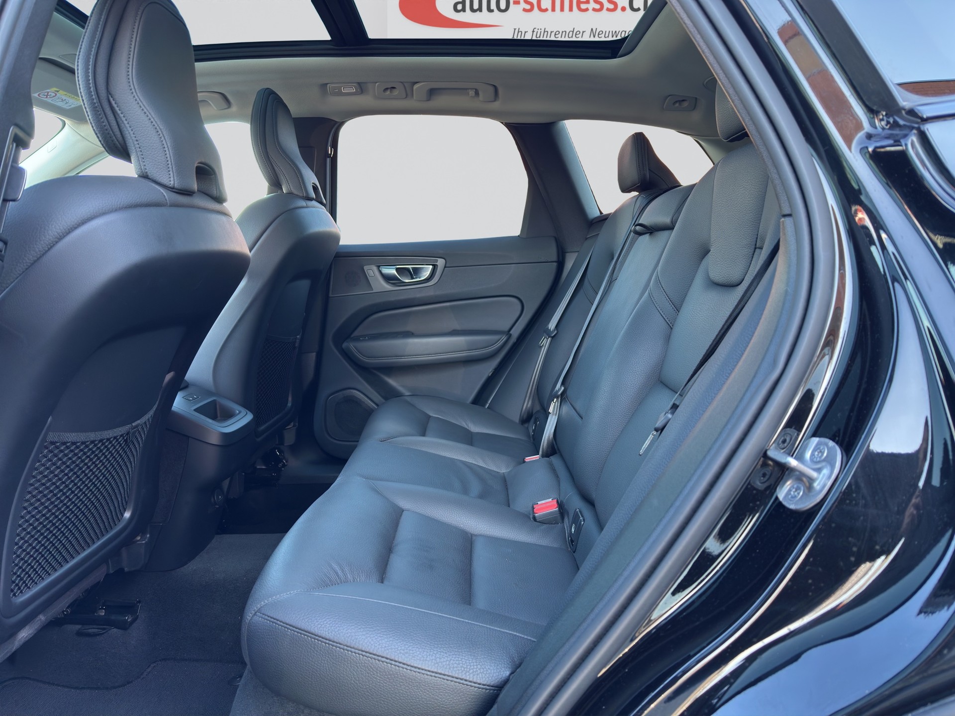 VOLVO XC60 B5 AWD Plus Dark Geartronic-image-7