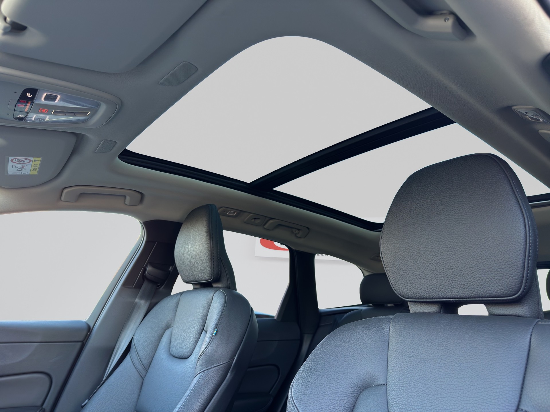 VOLVO XC60 B5 AWD Plus Dark Geartronic-image-17