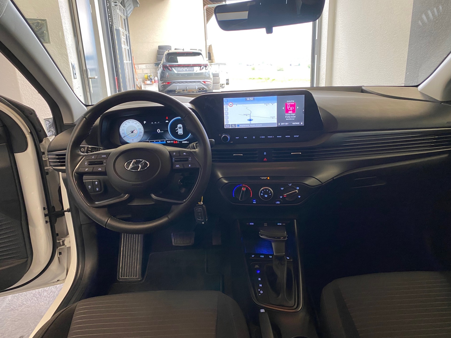 HYUNDAI i20 1.0 T-GDi Amplia DCT Gepflegtes CH-Fahrzeug-image-7