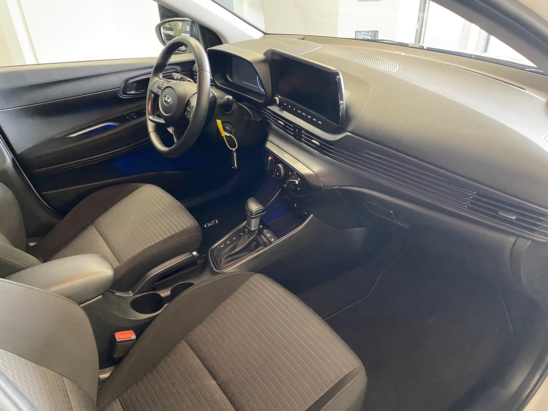 HYUNDAI i20 1.0 T-GDi Amplia DCT Gepflegtes CH-Fahrzeug-image-5