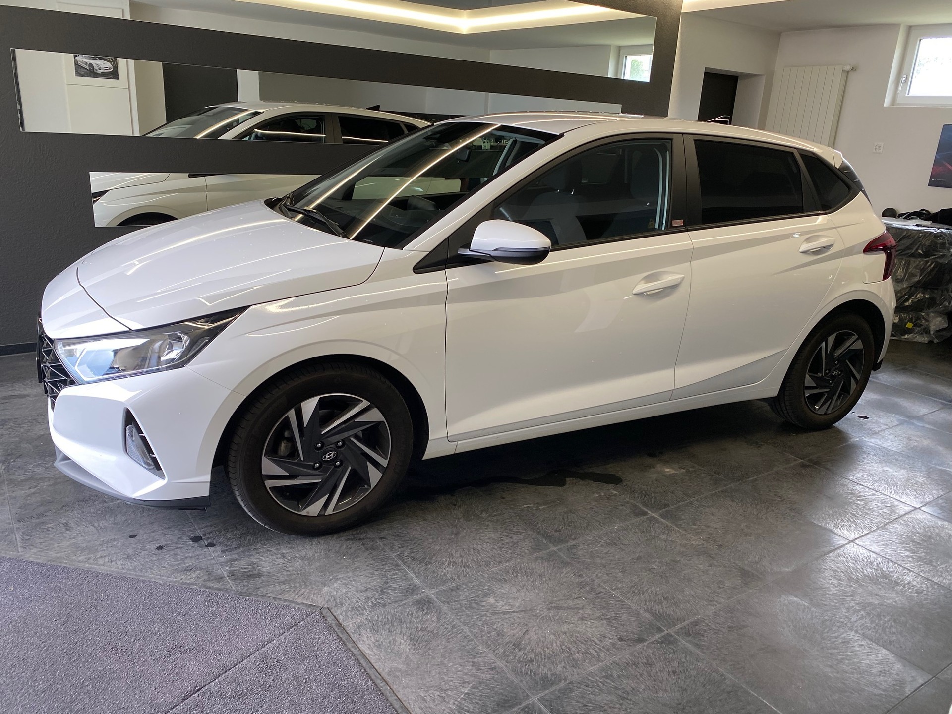HYUNDAI i20 1.0 T-GDi Amplia DCT Gepflegtes CH-Fahrzeug