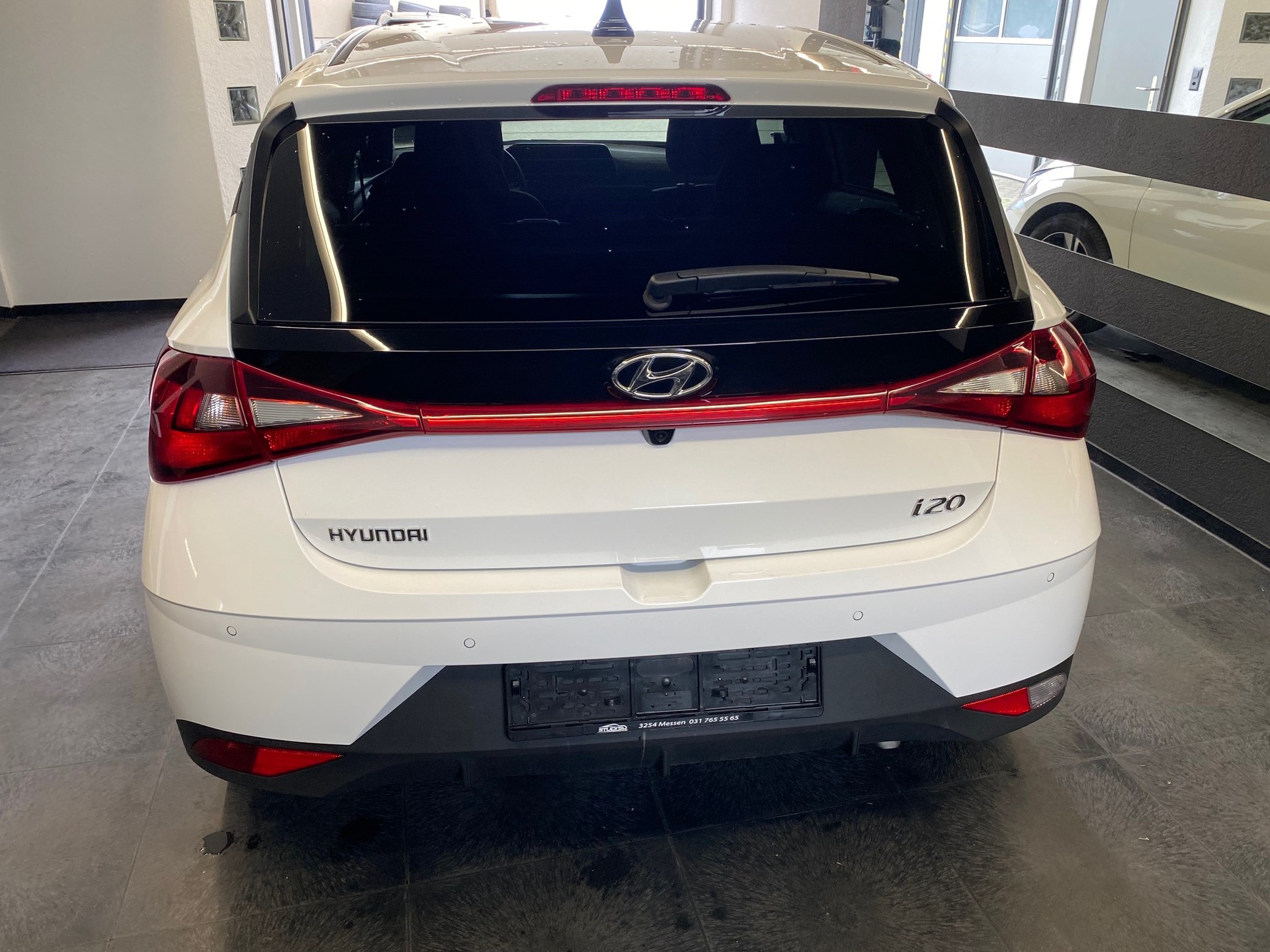 HYUNDAI i20 1.0 T-GDi Amplia DCT Gepflegtes CH-Fahrzeug-image-3