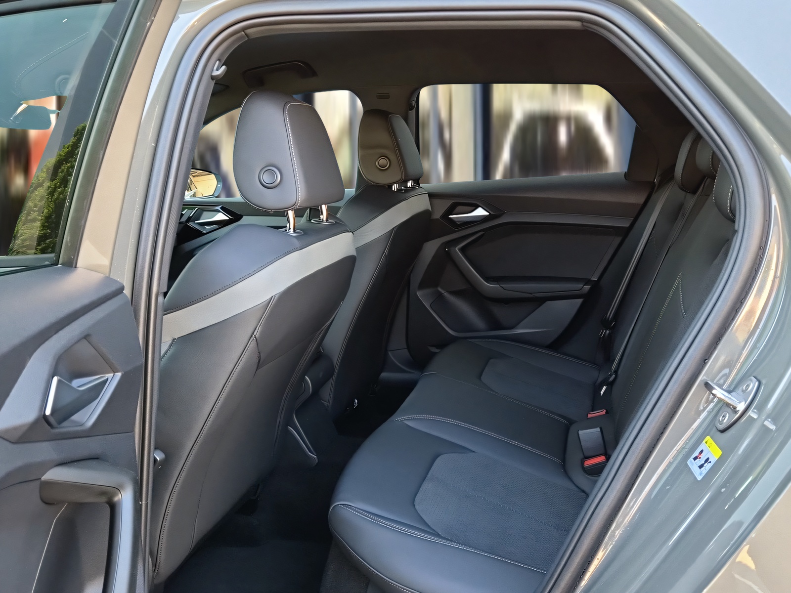 AUDI A1 Sportback 35 TFSI S Line S-tronic Chronusgrau Metallic-image-9