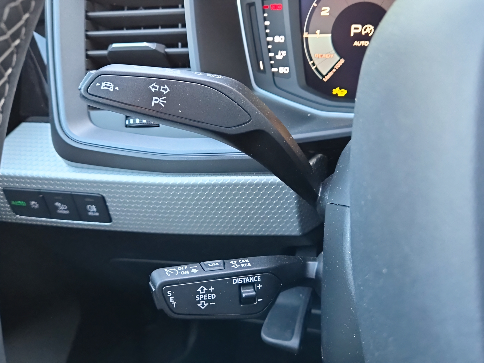 AUDI A1 Sportback 35 TFSI S Line S-tronic Chronusgrau Metallic-image-16