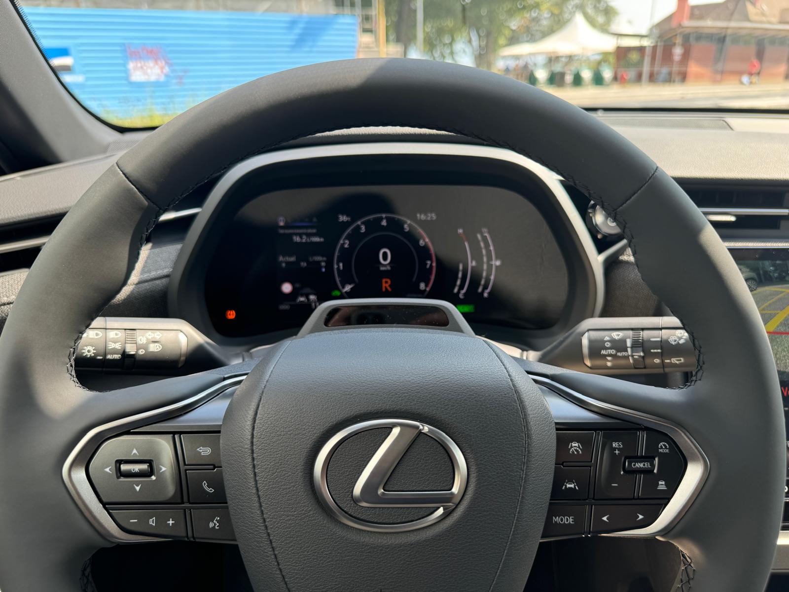 LEXUS LBX FWD Impression CVT-image-10
