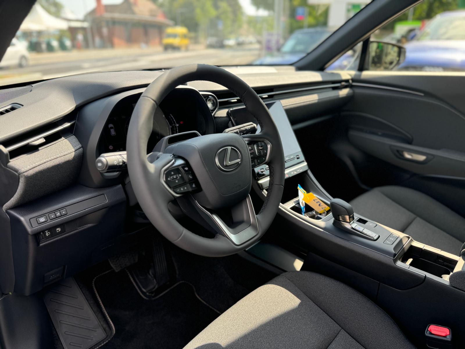LEXUS LBX FWD Impression CVT-image-5
