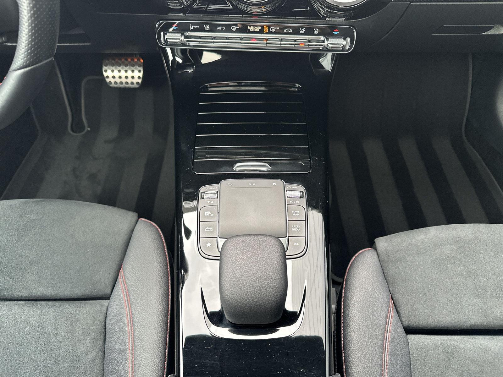 MERCEDES-BENZ A 250 e AMG Line (CH)-image-20