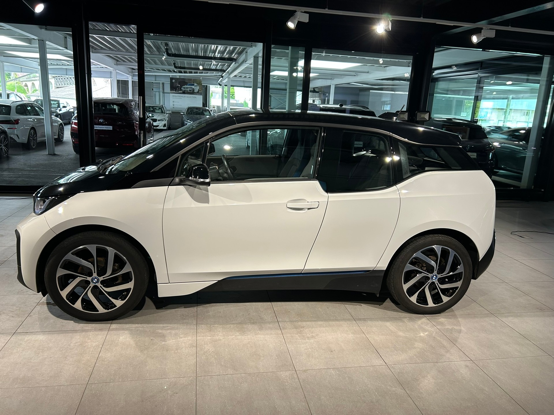 BMW i3 (120Ah)-image-6