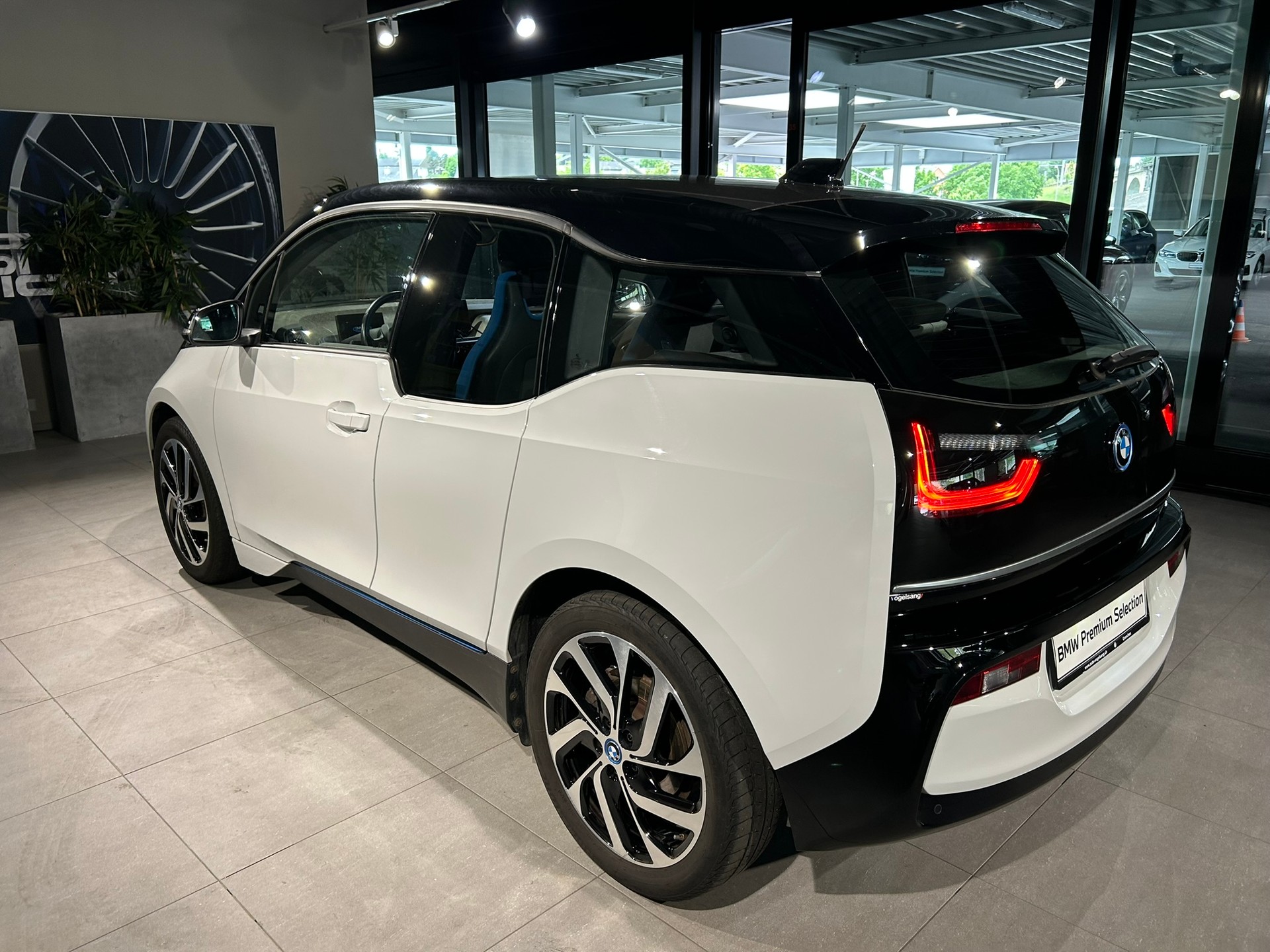 BMW i3 (120Ah)-image-12