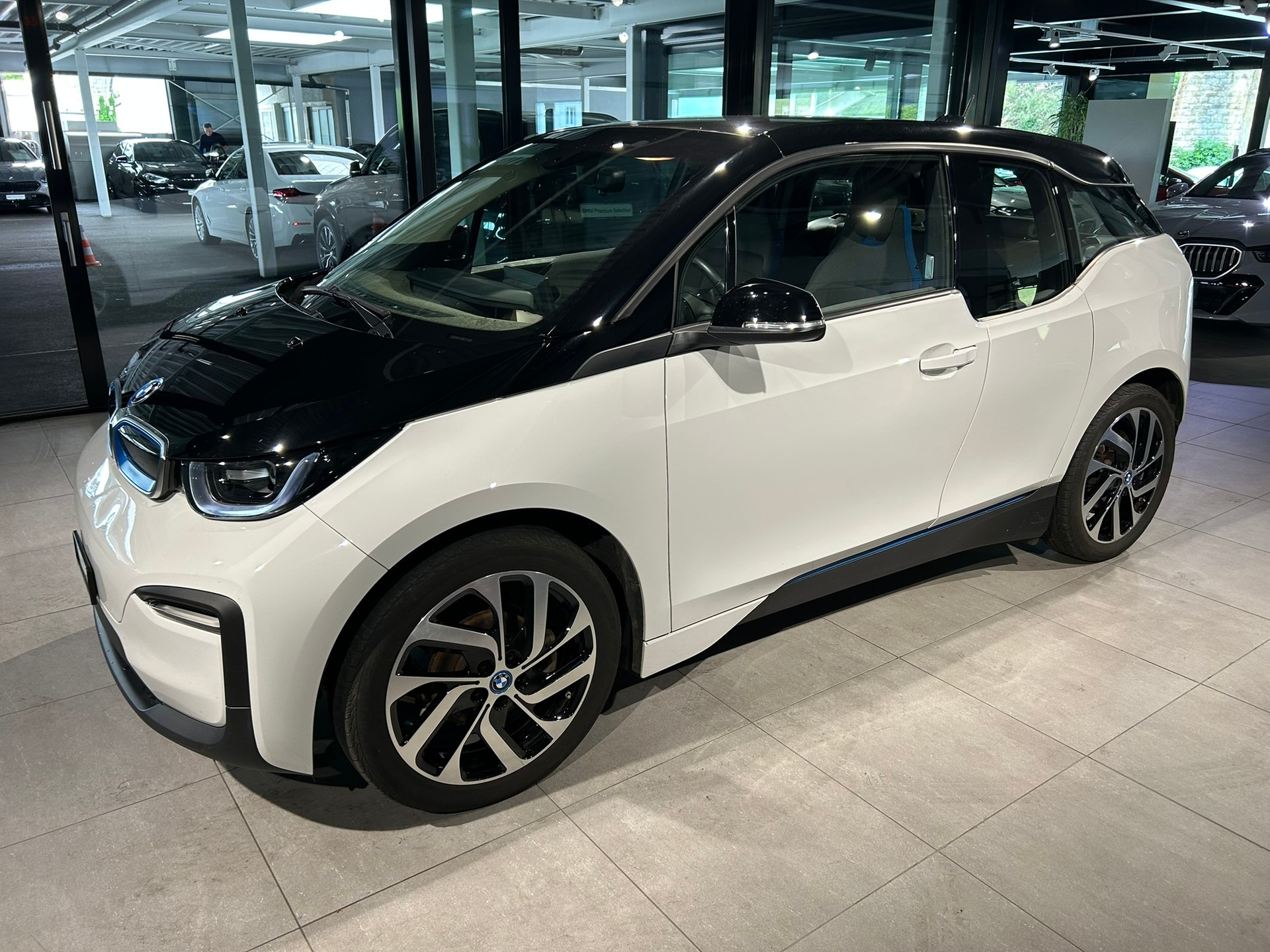 BMW i3 (120Ah)-image-5