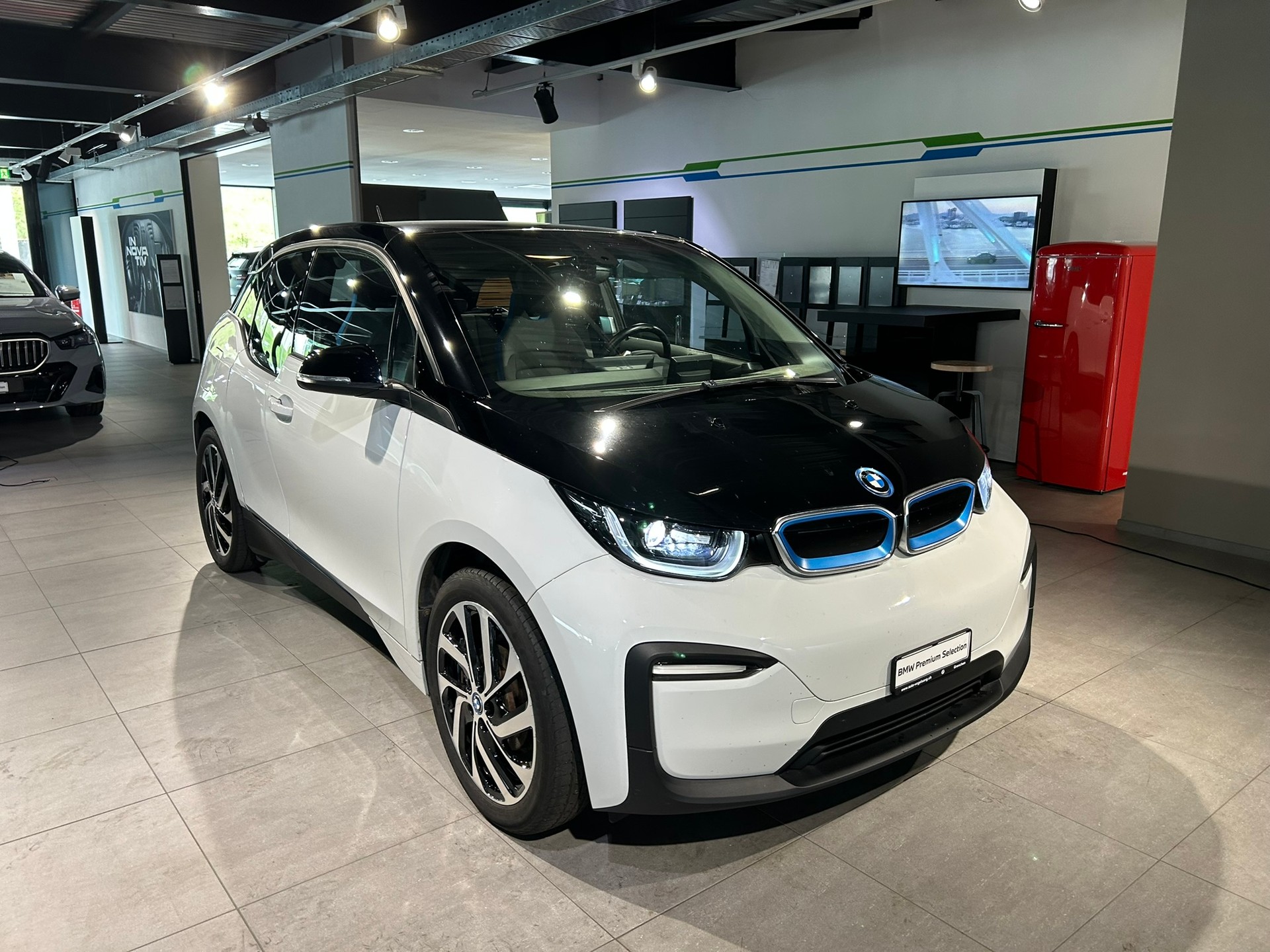 BMW i3 (120Ah)-image-1