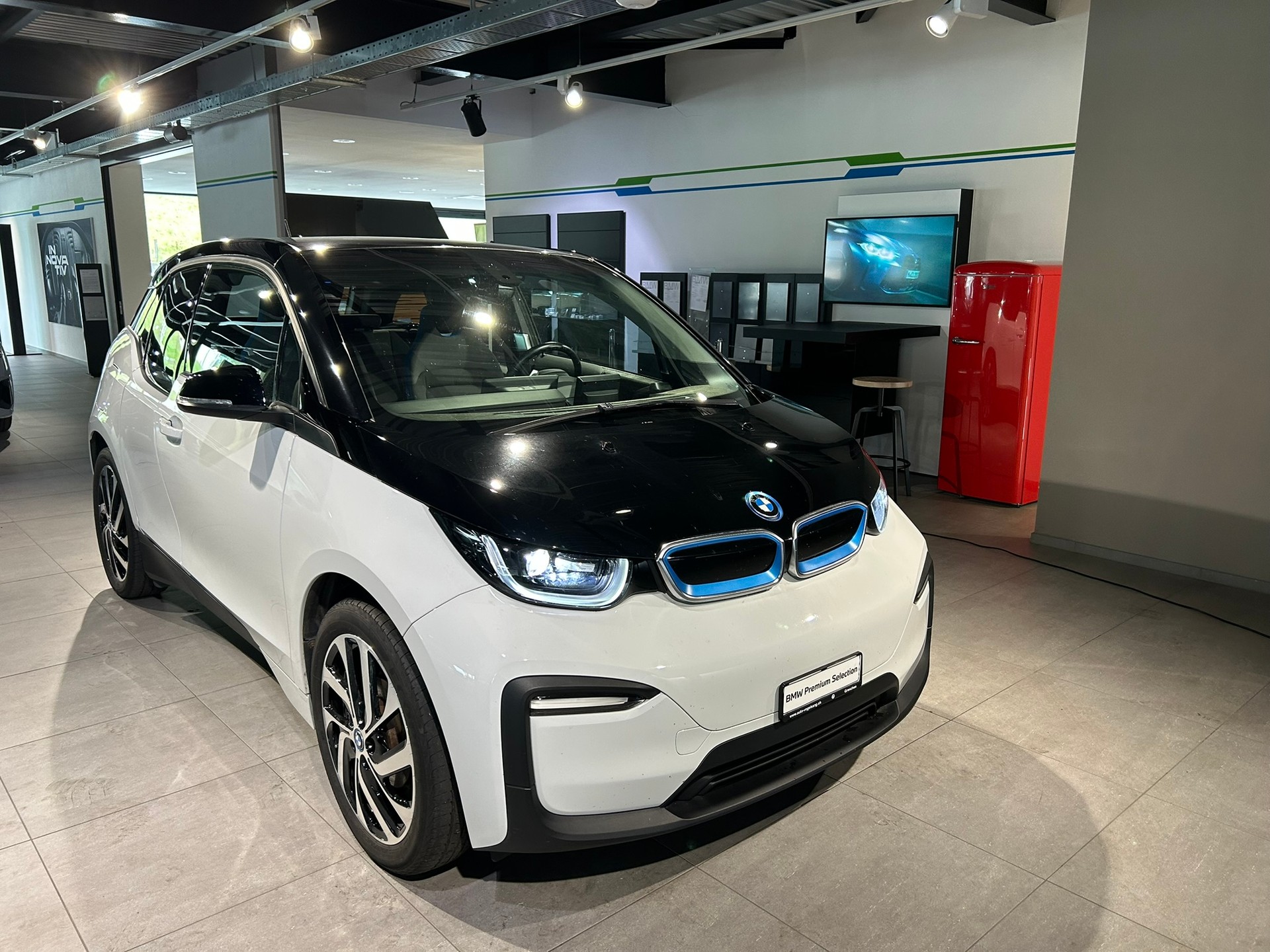 BMW i3 (120Ah)-image-2