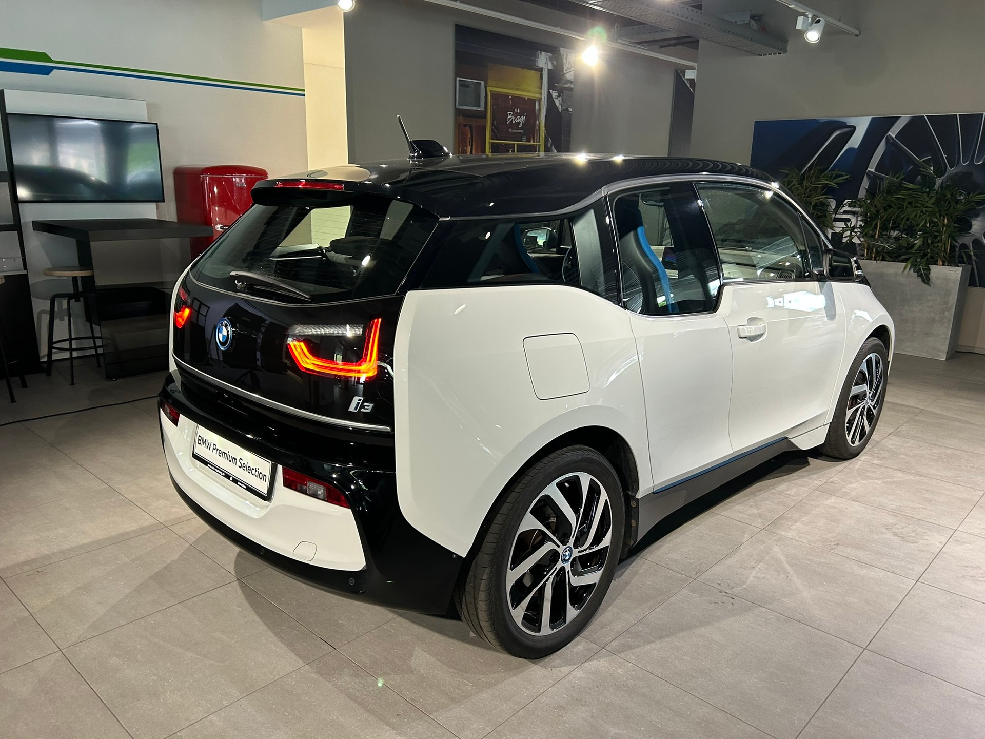BMW i3 (120Ah)-image-15