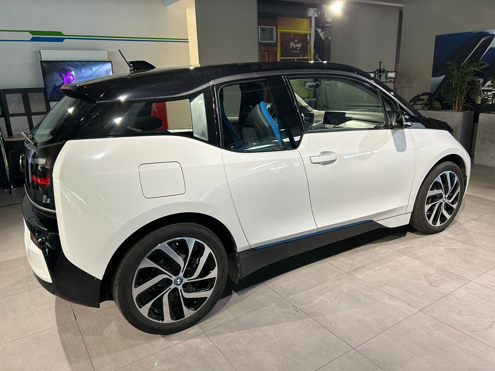 BMW i3 (120Ah)-image-16