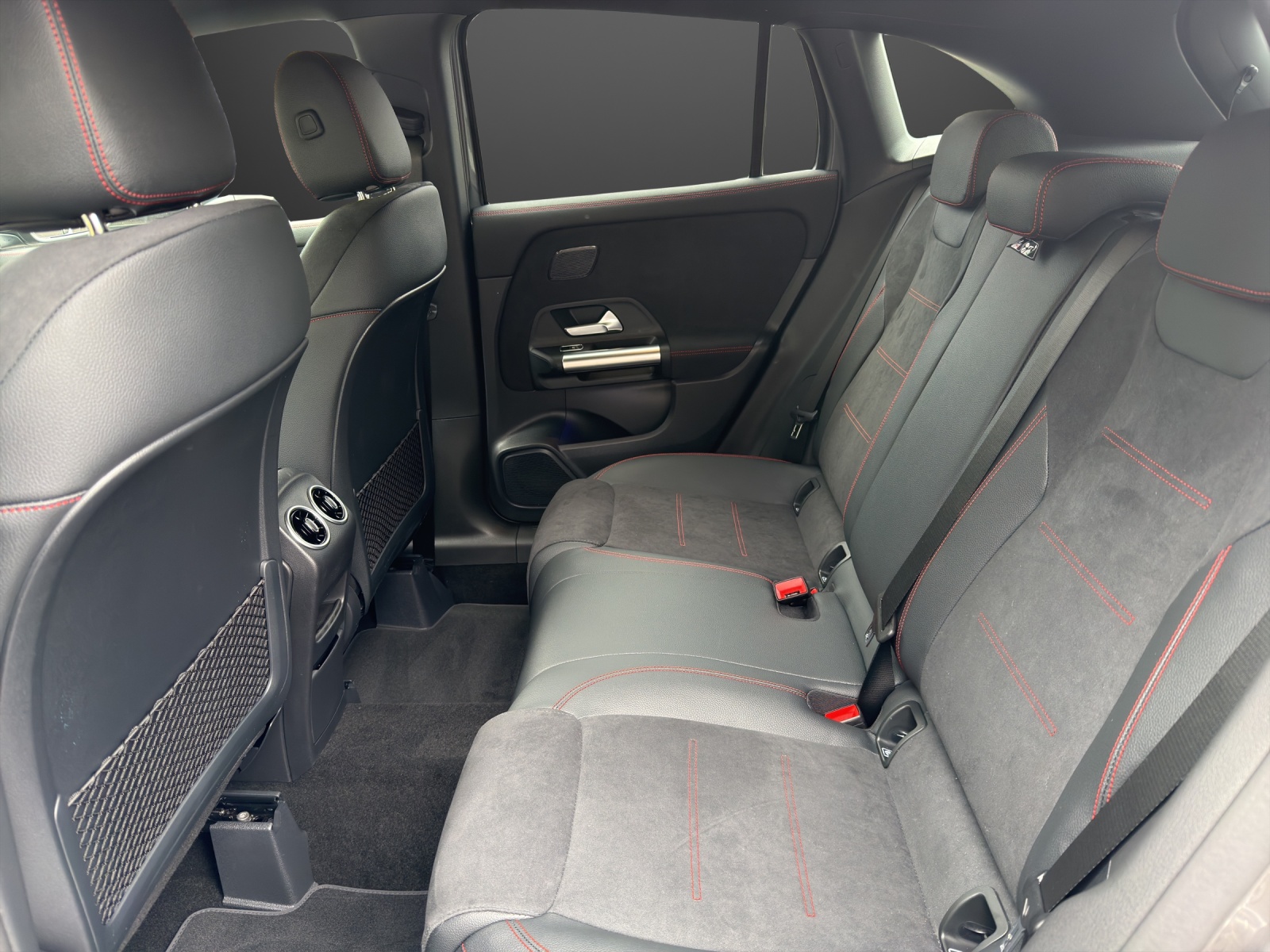MERCEDES-BENZ GLA 220d 4Matic 8G-DCT-image-11