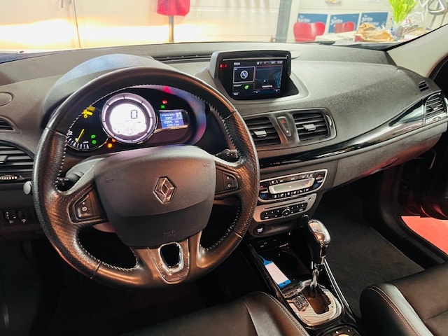 RENAULT Mégane Grandtour 1.5 dCi Bose EDC-image-9