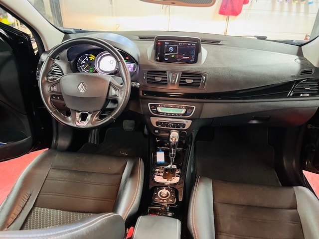 RENAULT Mégane Grandtour 1.5 dCi Bose EDC-image-12