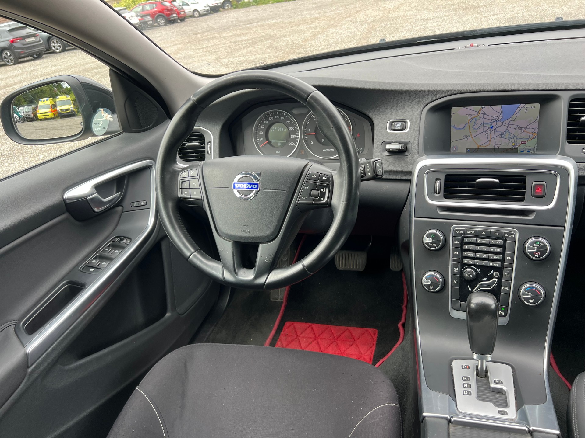 VOLVO V60 D3 Geartronic-image-12