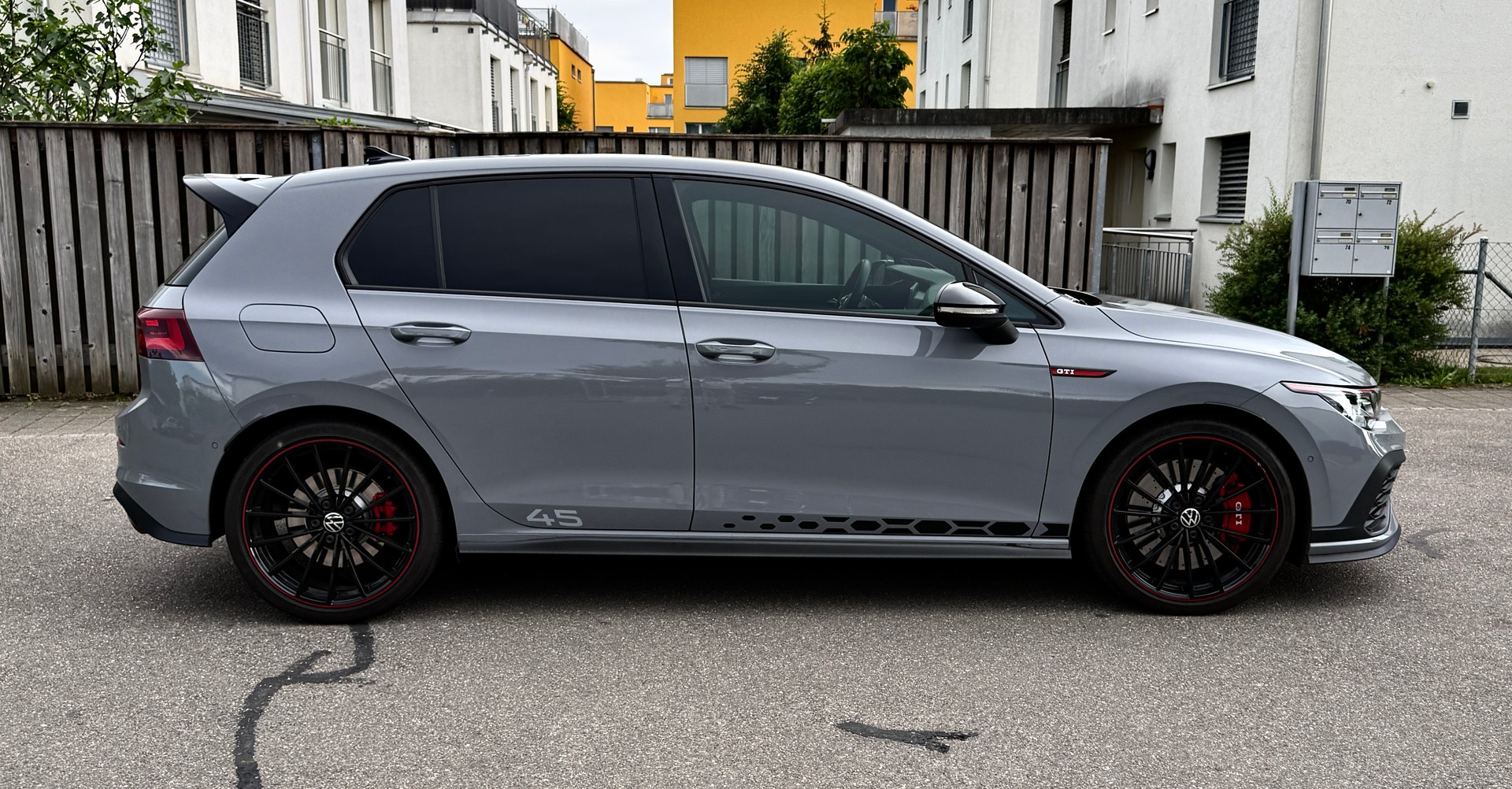 VW GOLF 2.0 TSI GTI CLUBSPORT 45 DSG*AKRAPOVIC*8FACH BEREIFT*-image-8