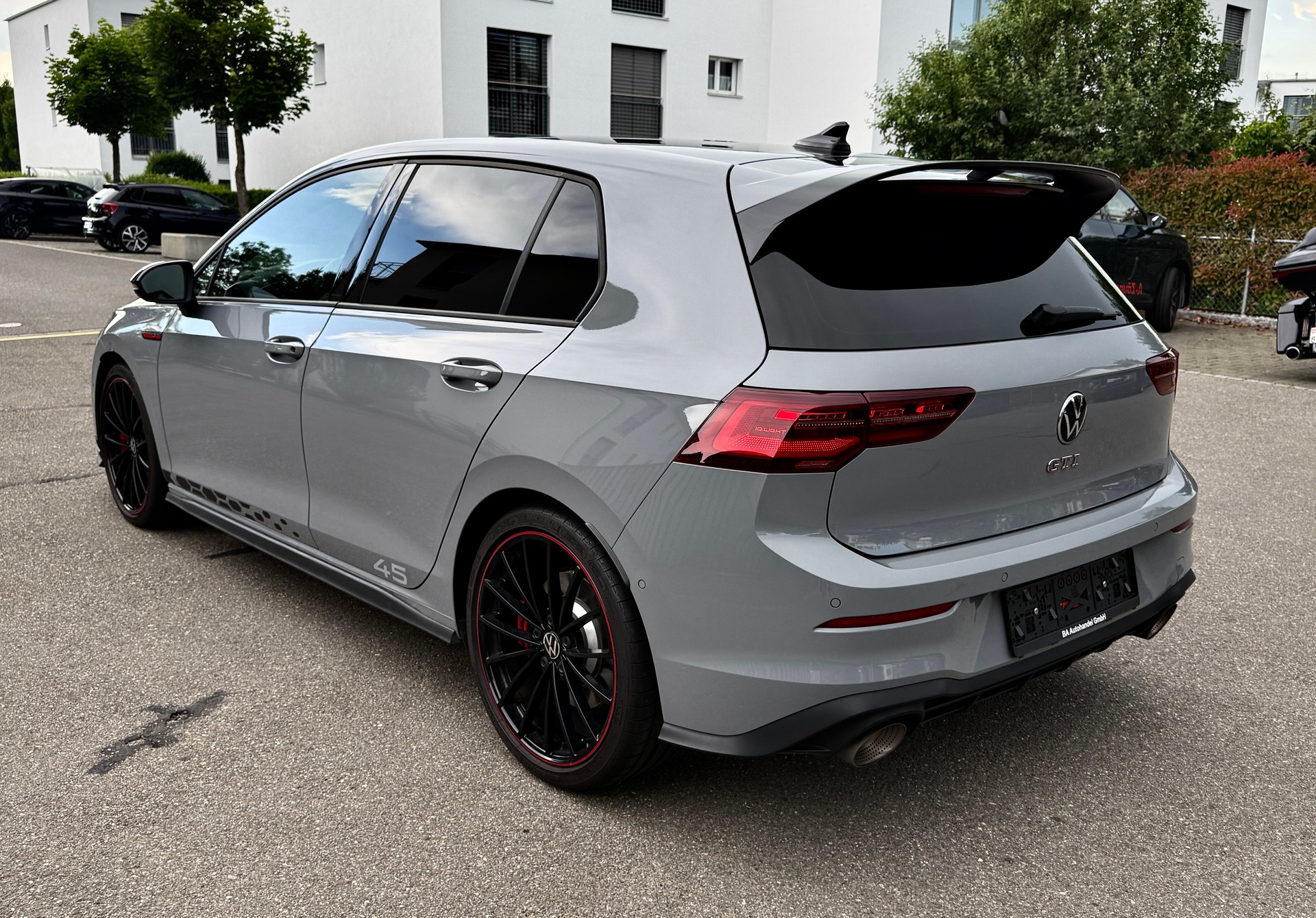 VW GOLF 2.0 TSI GTI CLUBSPORT 45 DSG*AKRAPOVIC*8FACH BEREIFT*-showroom-element-3