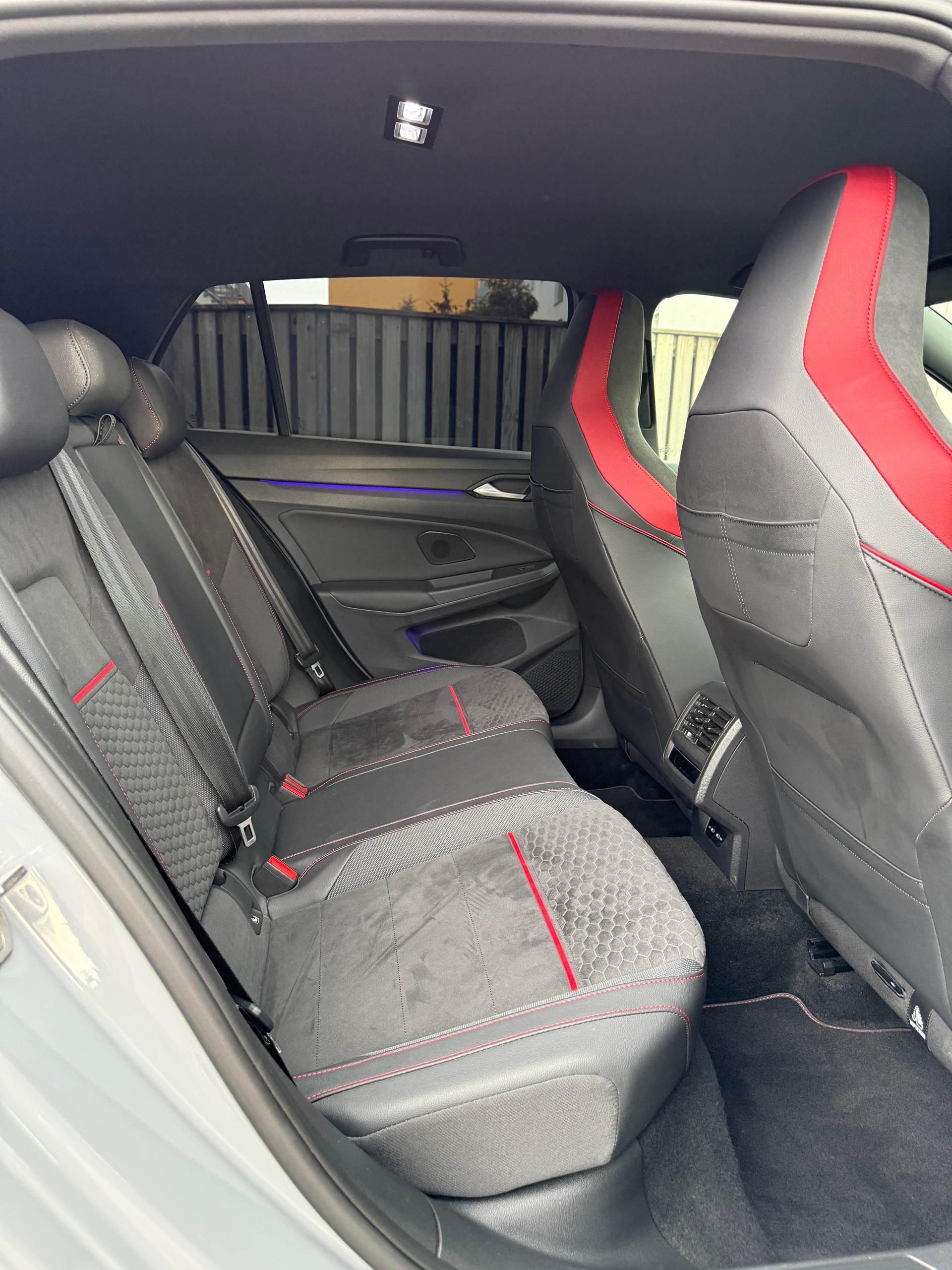 VW GOLF 2.0 TSI GTI CLUBSPORT 45 DSG*AKRAPOVIC*8FACH BEREIFT*-image-26