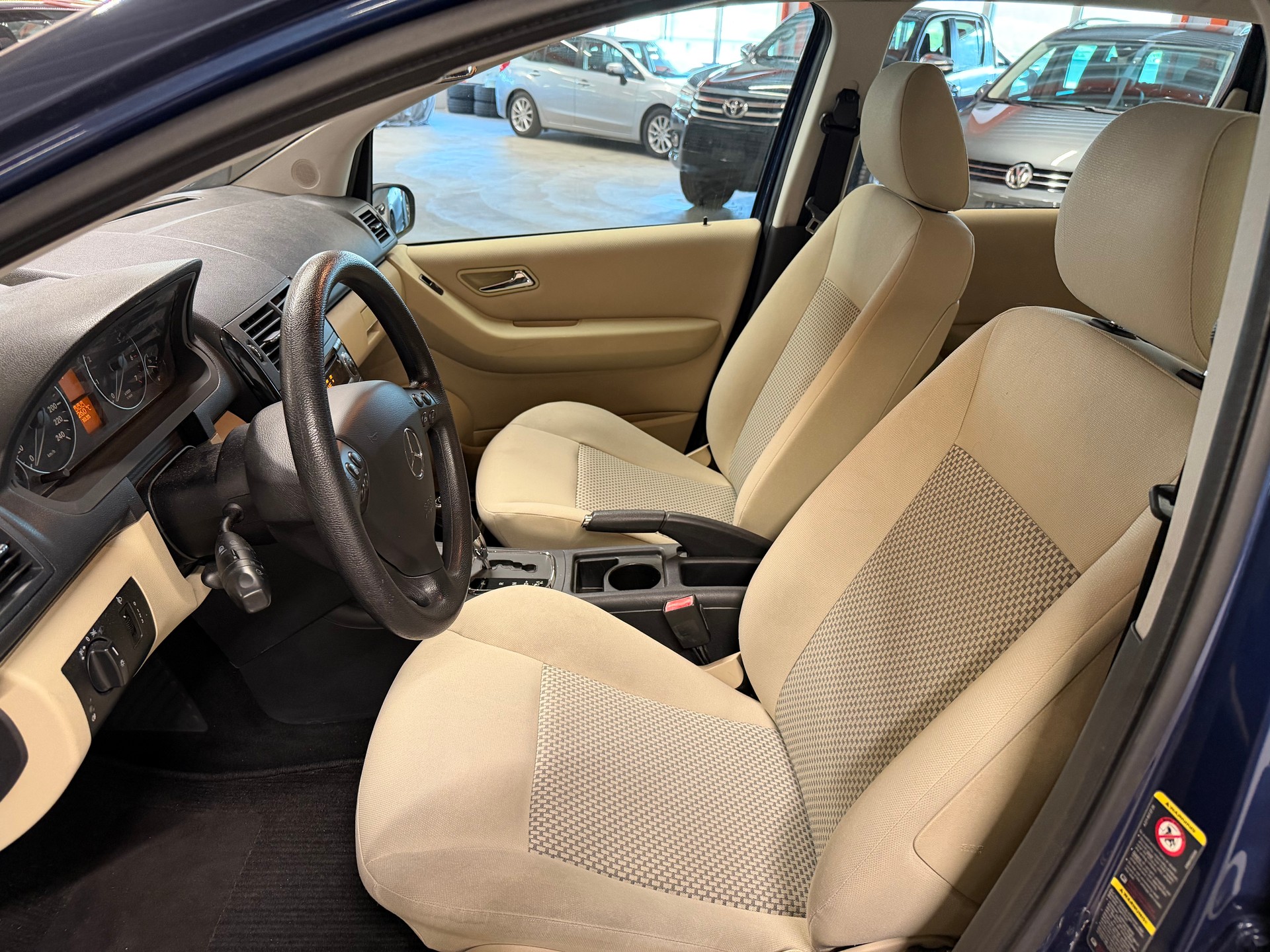 MERCEDES-BENZ A 170 Classic-image-9