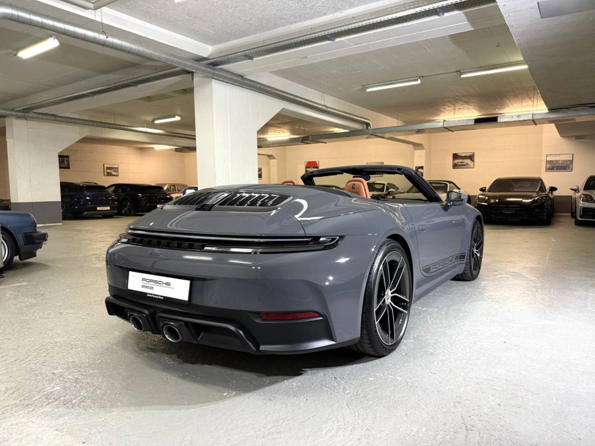 PORSCHE 911 Carrera 4 GTS Cabriolet-image-7
