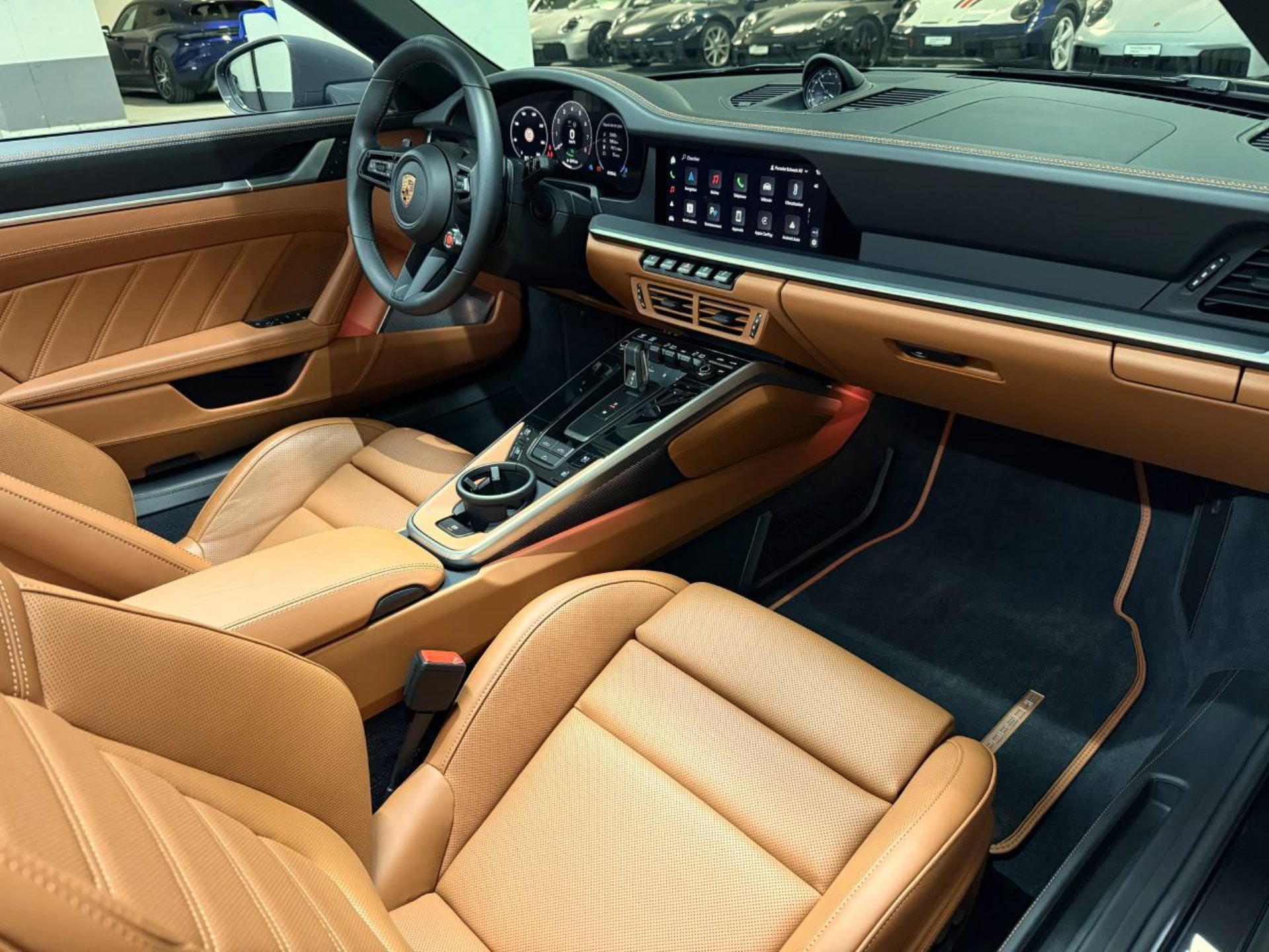 PORSCHE 911 Carrera 4 GTS Cabriolet-image-16