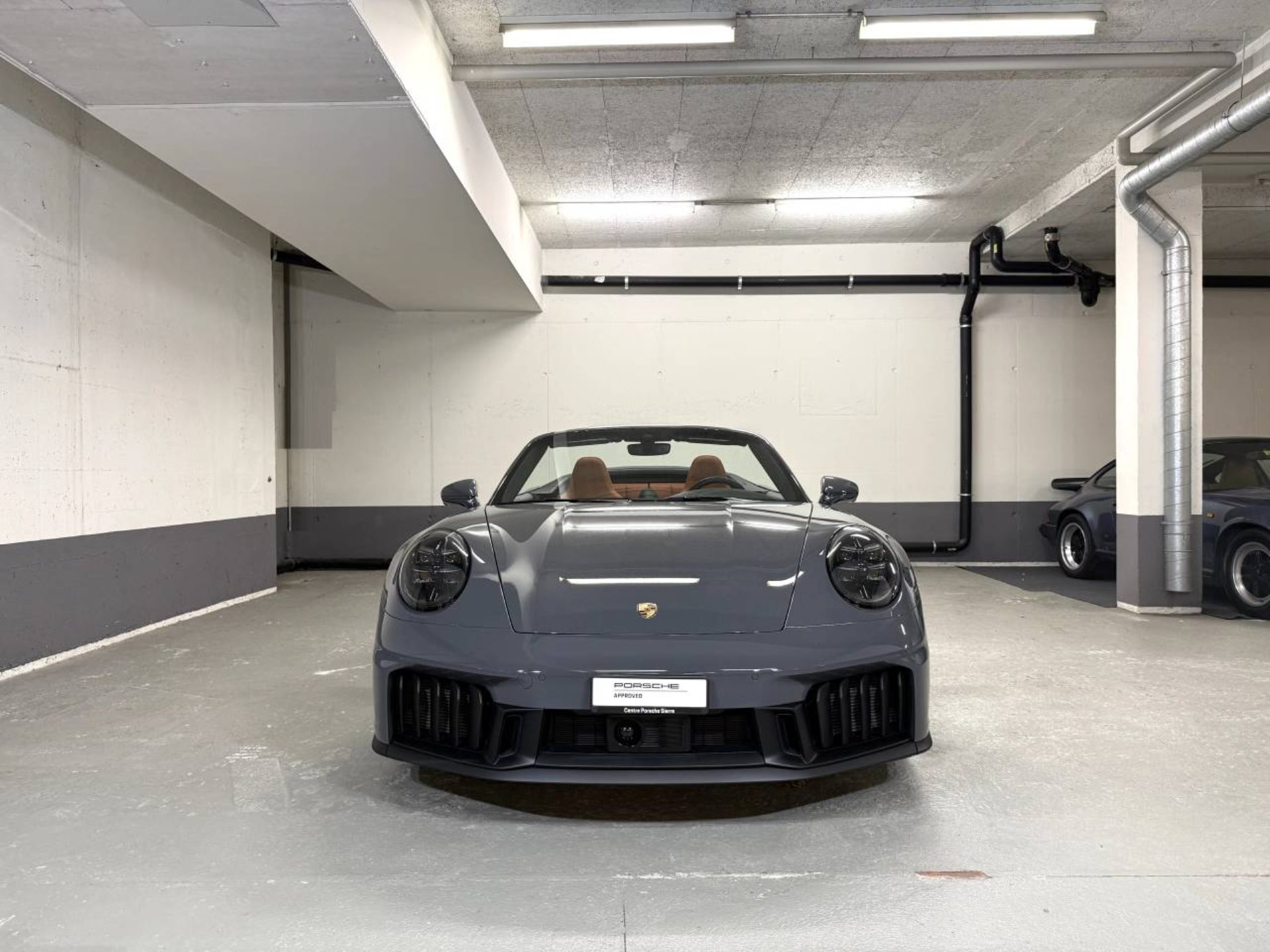 PORSCHE 911 Carrera 4 GTS Cabriolet-image-9