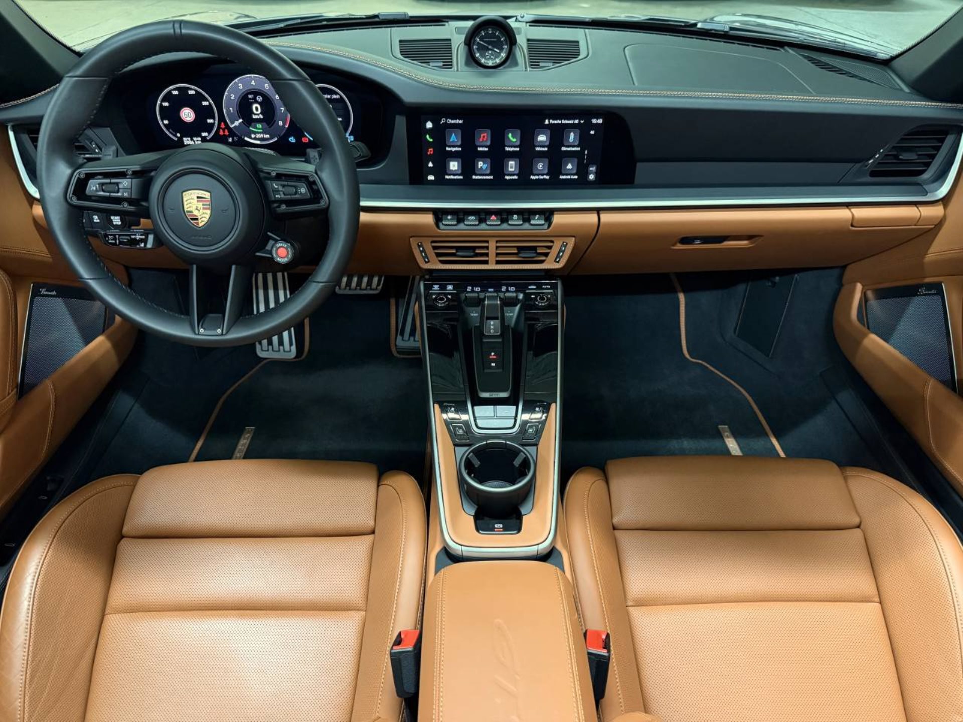 PORSCHE 911 Carrera 4 GTS Cabriolet-image-14