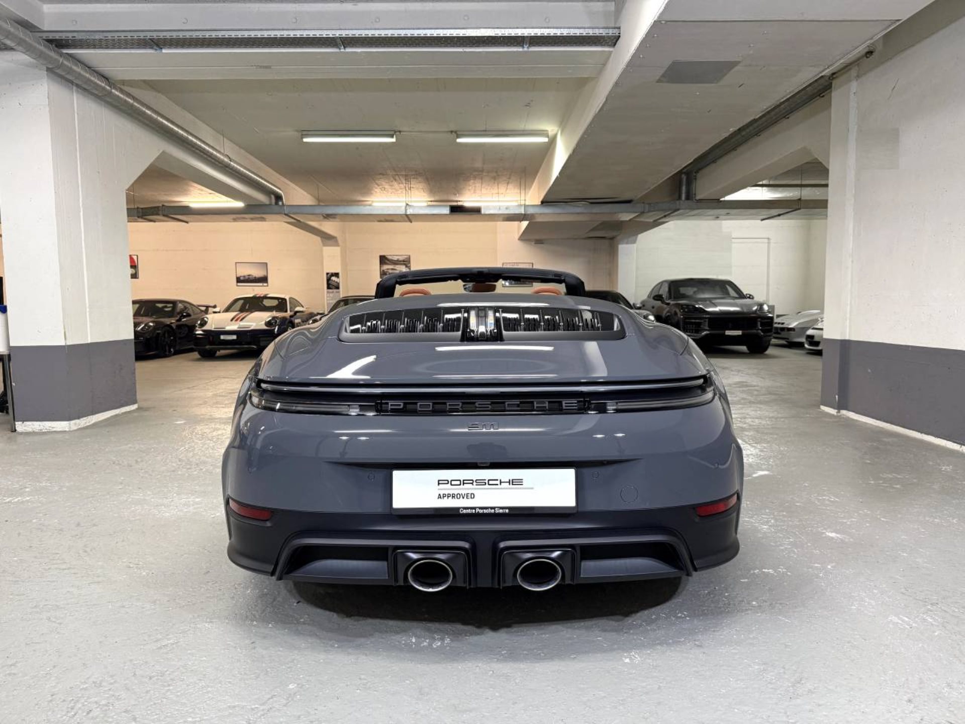 PORSCHE 911 Carrera 4 GTS Cabriolet-image-6