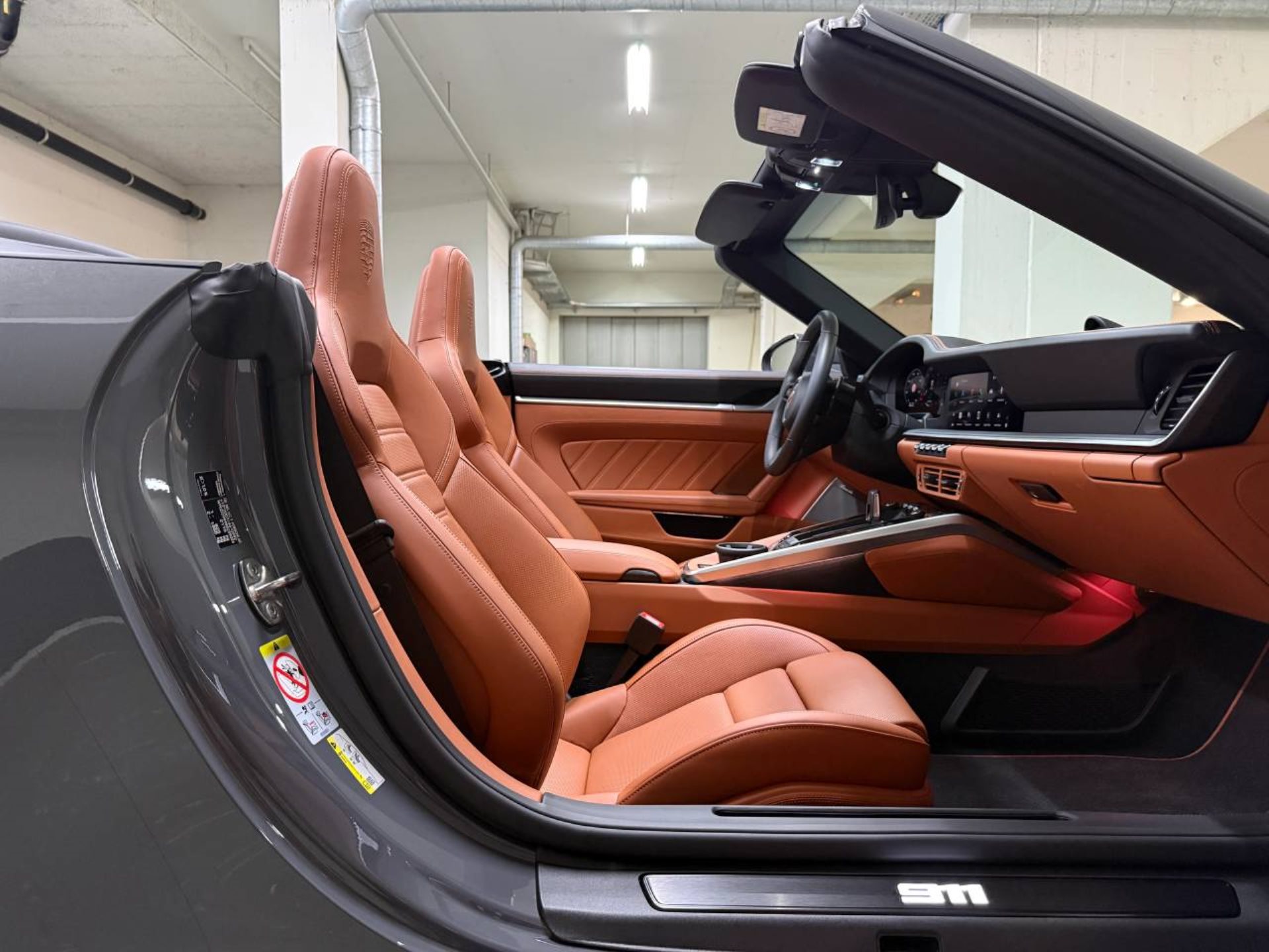 PORSCHE 911 Carrera 4 GTS Cabriolet-image-18