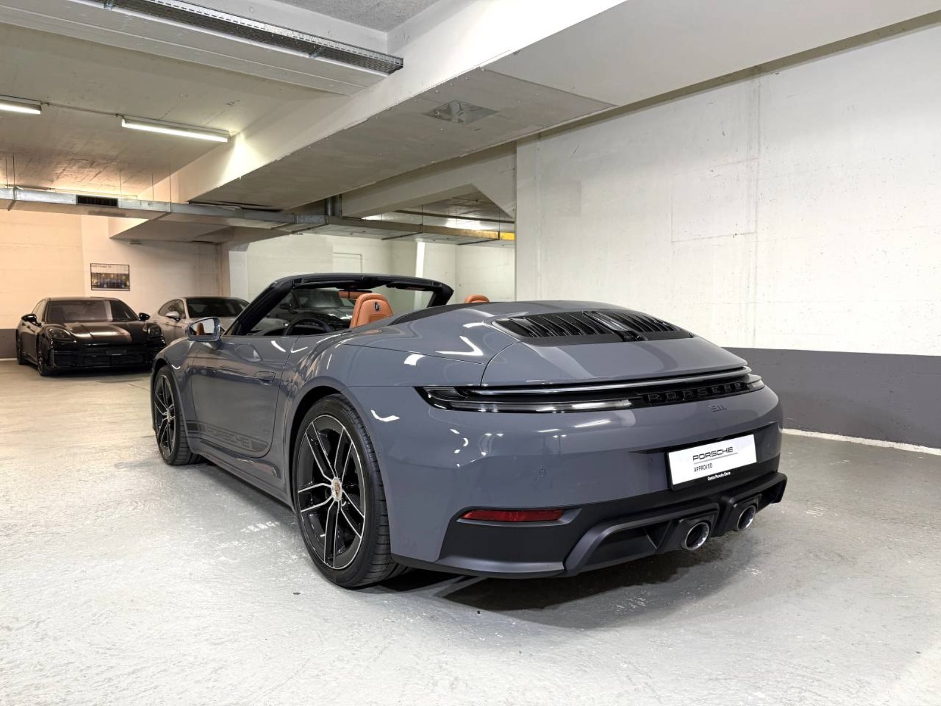 PORSCHE 911 Carrera 4 GTS Cabriolet-image-5