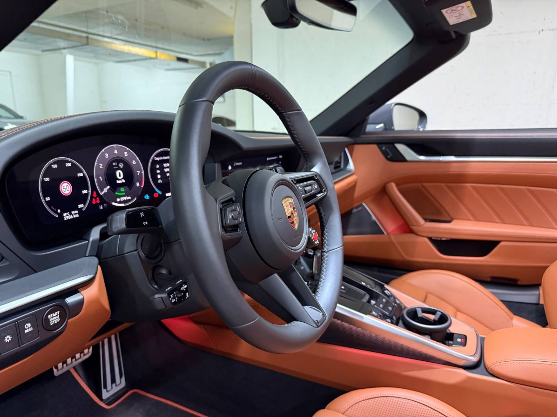 PORSCHE 911 Carrera 4 GTS Cabriolet-image-13