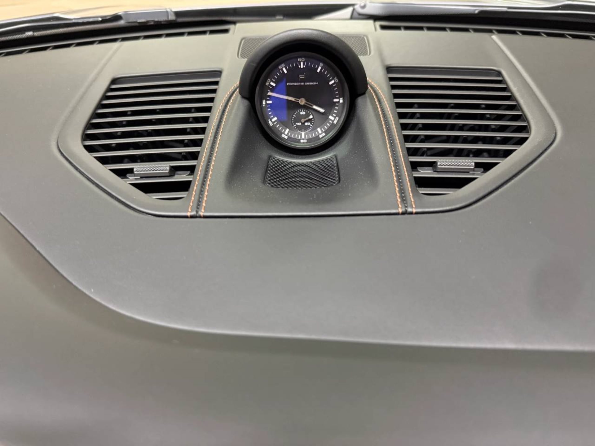 PORSCHE 911 Carrera 4 GTS Cabriolet-image-26